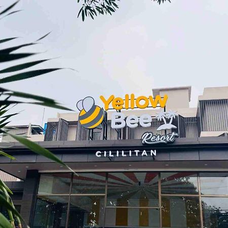 Yellow Bee Resort Cililitan Giacarta Esterno foto