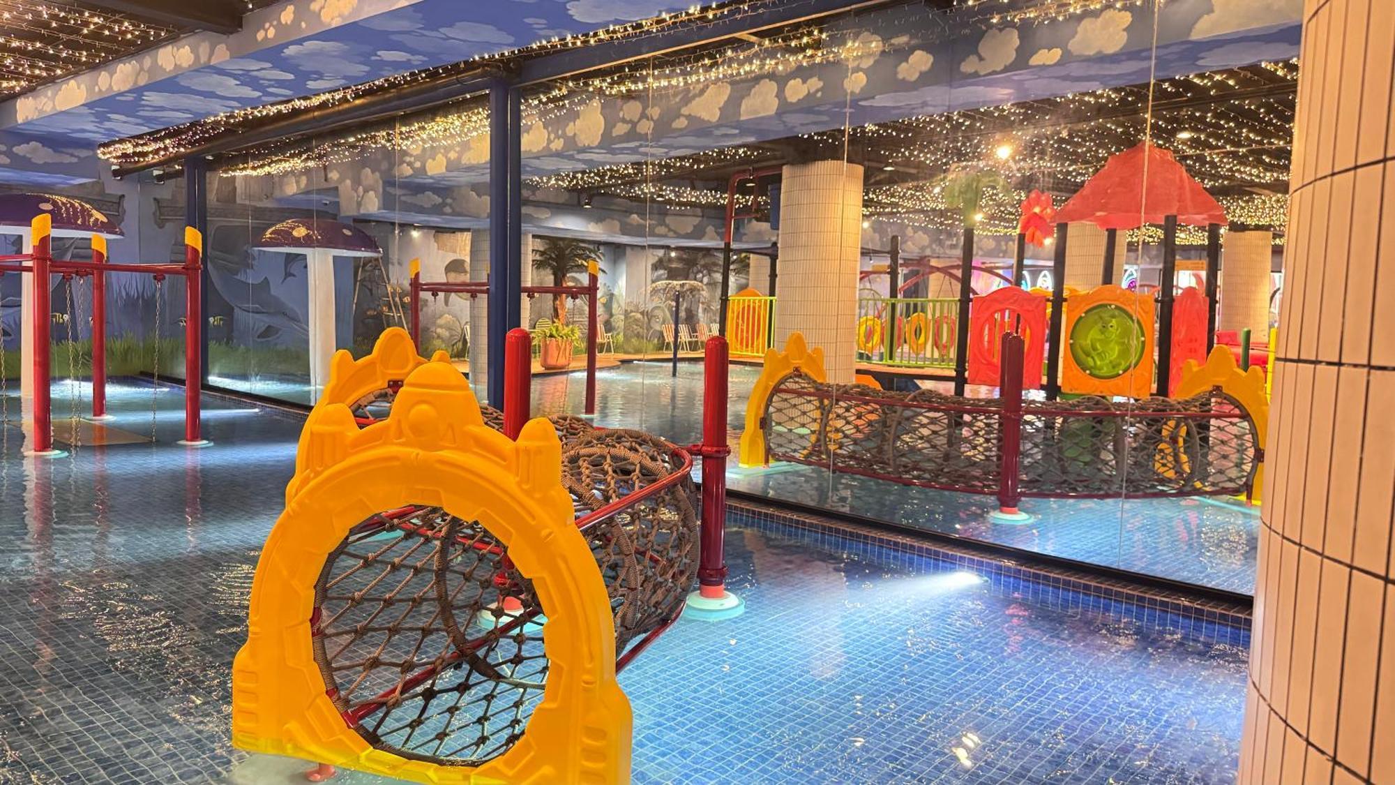 Yellow Bee Resort Cililitan Giacarta Esterno foto