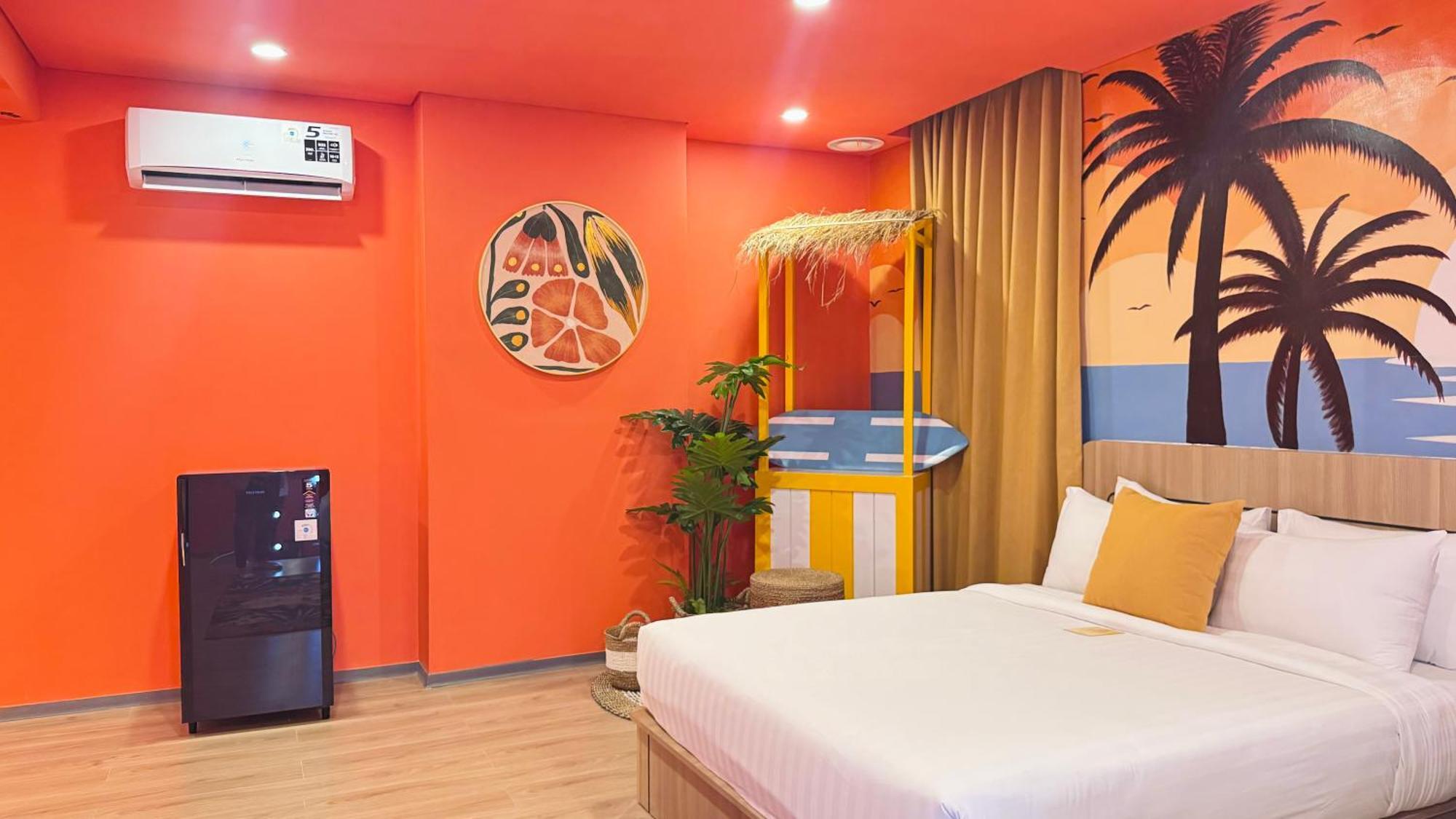 Yellow Bee Resort Cililitan Giacarta Esterno foto